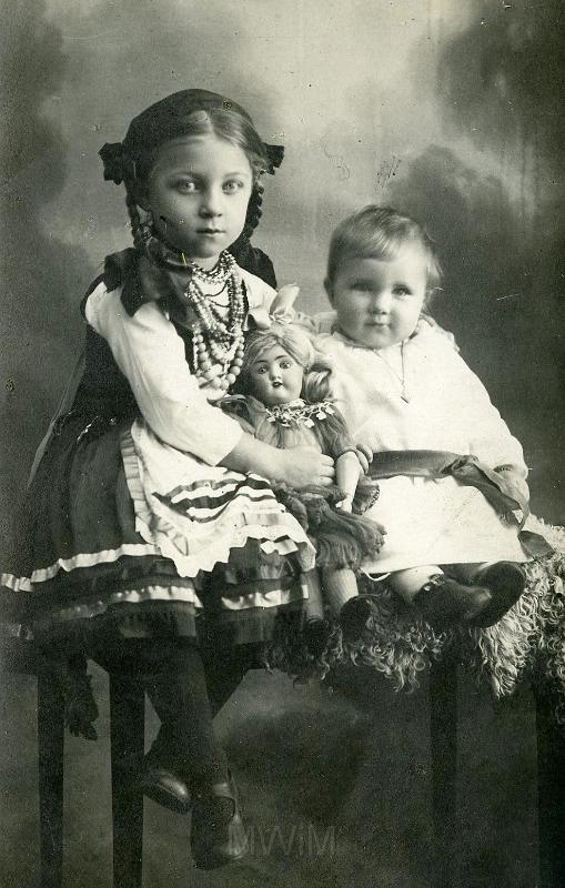 KKE 3795.jpg - od lewej: Alicja i Halina Mitarnowskie, 1916 r.